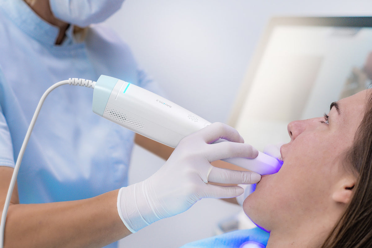 Ray RAYiOS 2 intraoral scanner in use scanning a patient