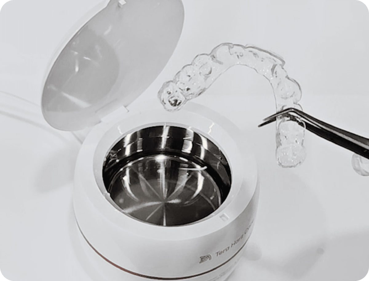 Cleaning clear aligners in the Graphy Tera Harz Care ultrasonic cleaner