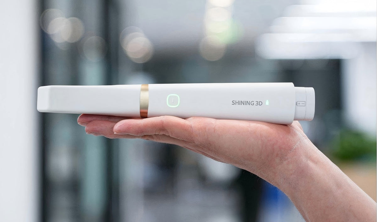 Aoralscan Elite Wireless NEO scanner in the palm
