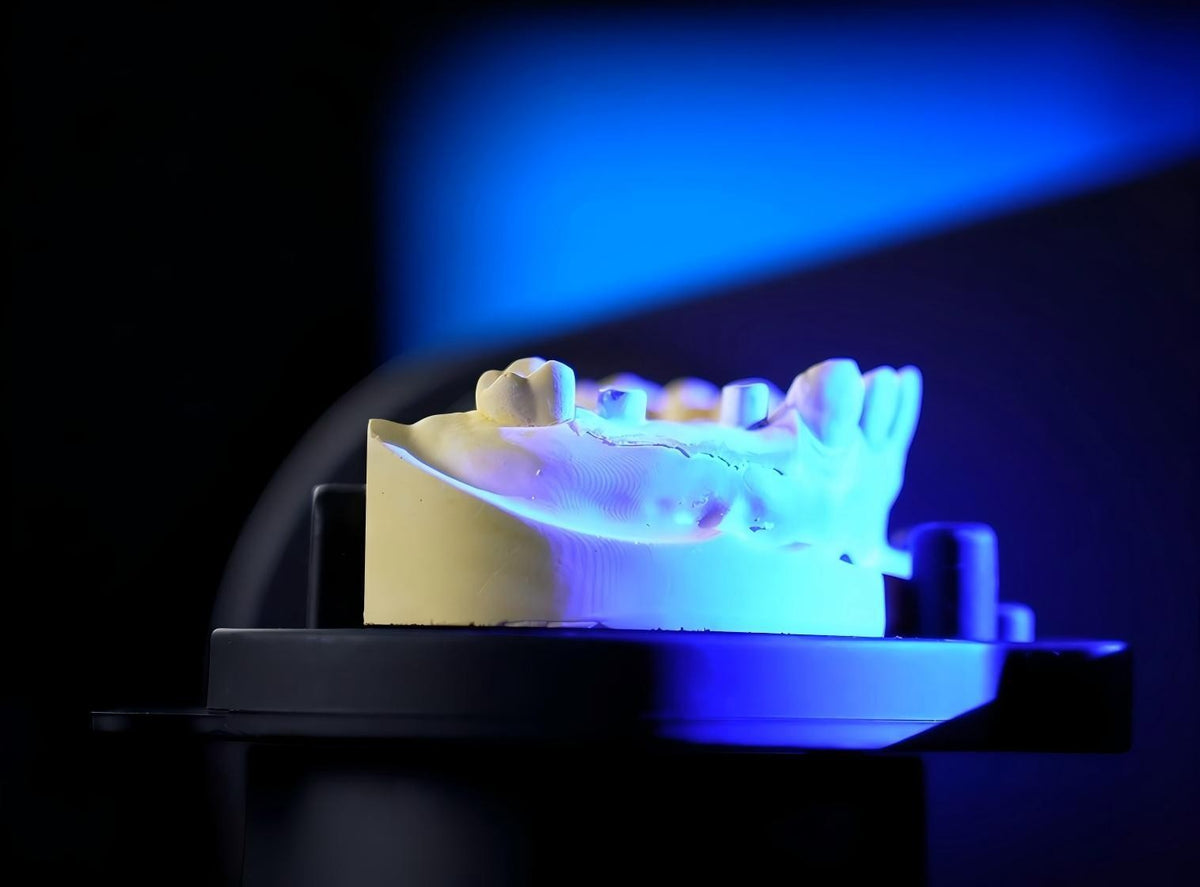 Scanning a plaster model with the AutoScan-DS-EX Pro(H) scanner